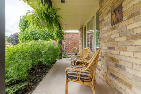 3907 Cardinal DR, Niagara Falls, ON L2H 2W2