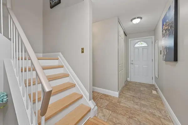 1528 Brookmill LN, Cyrville - Carson Grove - Pineview, ON K1B 5G4