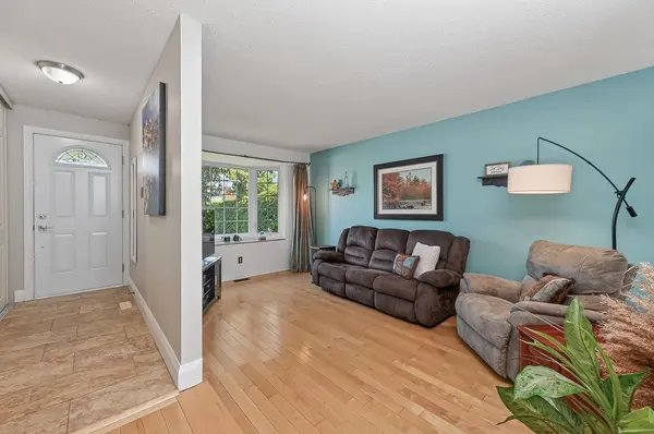 1528 Brookmill LN, Cyrville - Carson Grove - Pineview, ON K1B 5G4
