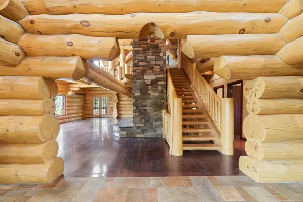 240/250 KANICHEE MINE RD, Temagami, ON P0H 2H0