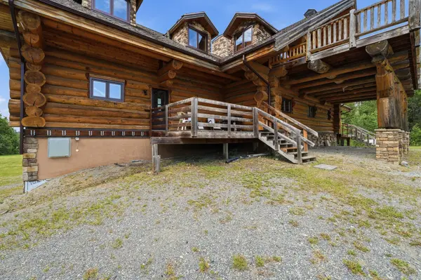 240/250 KANICHEE MINE RD, Temagami, ON P0H 2H0