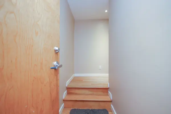 736 Cooper ST E #3, Ottawa Centre, ON K1R 5J6