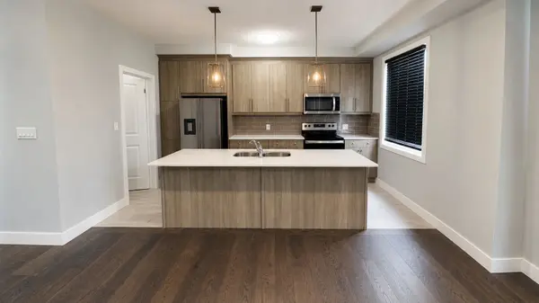 177 Edgevalley RD #11, London East, ON N5V 0C5