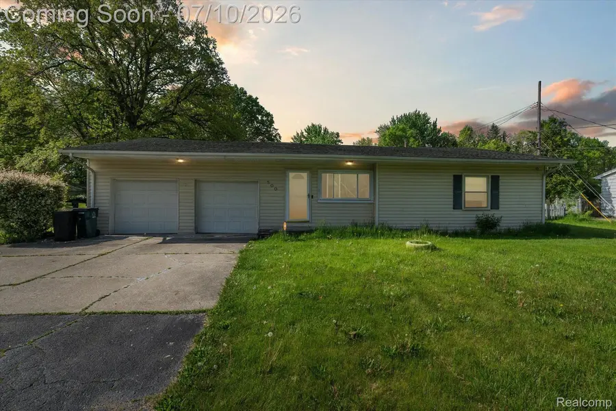 500 TROMBLEY DR, Troy, MI 48083