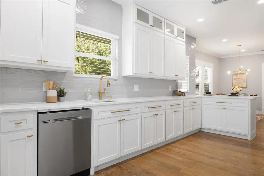 813 Elsbeth Street, Dallas, TX 75208