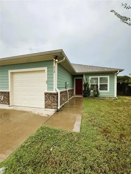 212 Lasso Circle, Mabank, TX 75143