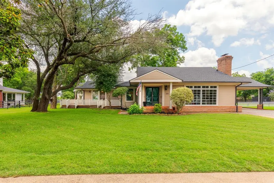 203 E Umphress Street, Van Alstyne, TX 75495