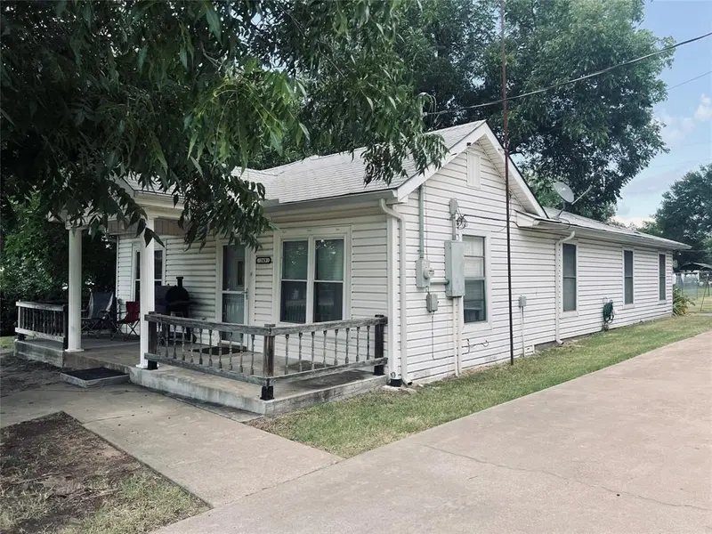169 Glenn Street, Bluff Dale, TX 76433