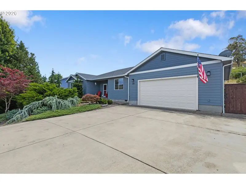 200 RAINBOW RIDGE AVE, Roseburg, OR 97471