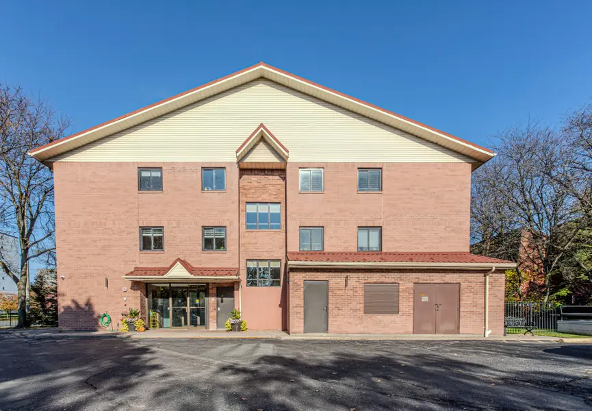 1275 Cornerbrook PL #102, Mississauga, ON L5C 3J3
