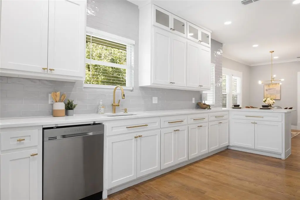 813 Elsbeth Street, Dallas, TX 75208