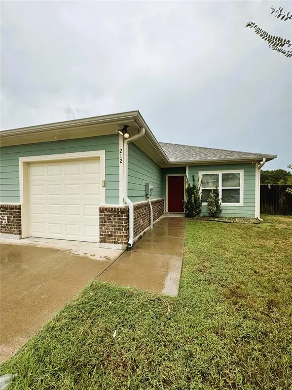 212 Lasso Circle, Mabank, TX 75143