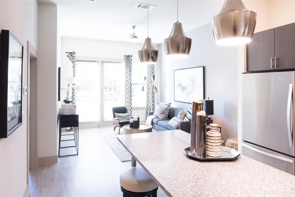 901 N Zang Boulevard #211, Dallas, TX 75208