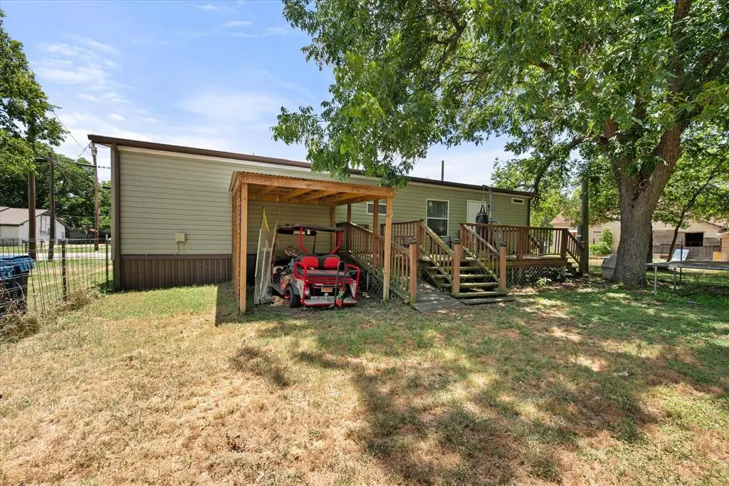 202 N 3rd Street E, Dawson, TX 76639