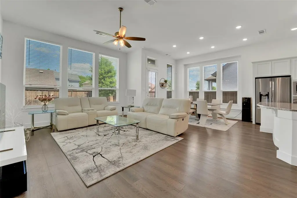 1824 Leo Drive, Van Alstyne, TX 75495