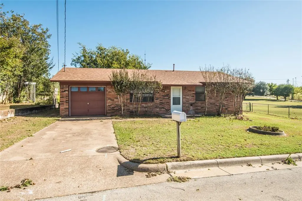 712 N Keith Street, Granbury, TX 76048