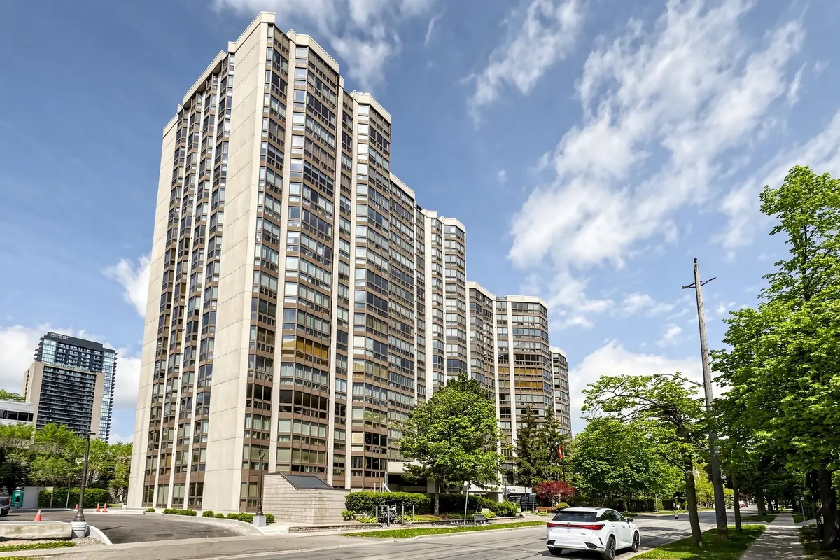 10 Kenneth AVE #911, Toronto C14, ON M2N 6K6