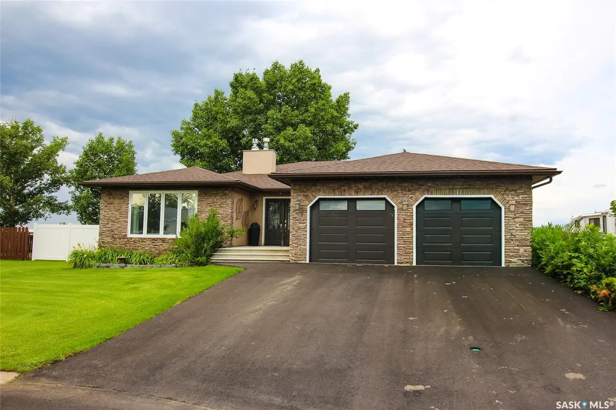 555 5th STREET W, Shaunavon, SK S0N 2M0