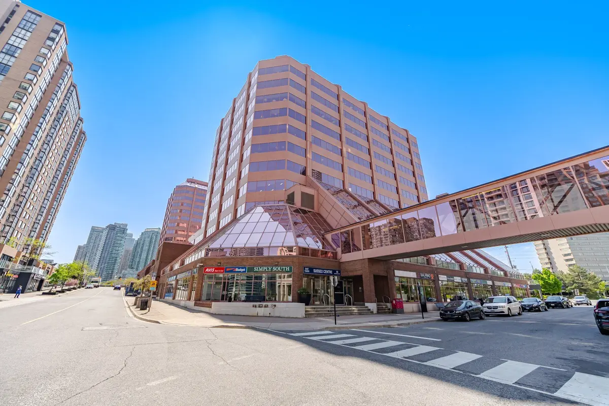 50 Burnhamthorpe RD W #106, Mississauga, ON L5B 3C3