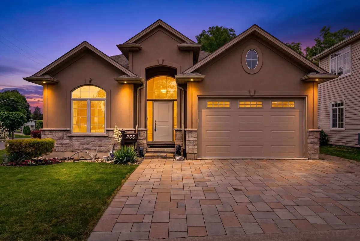255 Lakeshore RD, St. Catharines, ON L2M 1R9