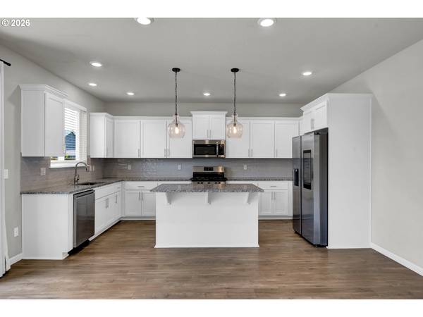 1456 FARMINGTON DR, Junction City, OR 97448