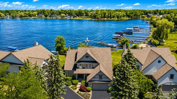 3300 Mimosa ST, Commerce Charter Township, MI 48390
