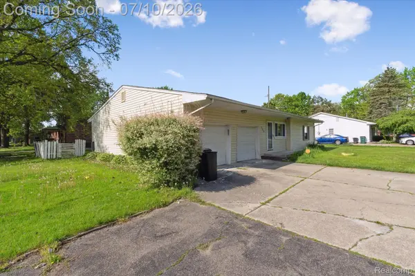 500 TROMBLEY DR, Troy, MI 48083