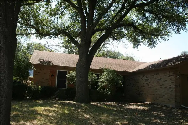 2205 Towne North Drive, Cleburne, TX 76033