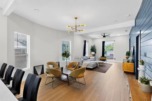 712 W 8th Street, Dallas, TX 75208