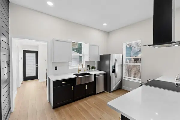 712 W 8th Street, Dallas, TX 75208