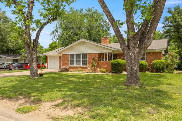 1021 Blue Lake, Fort Worth, TX 76103