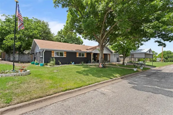 919 S Avenue N, Clifton, TX 76634