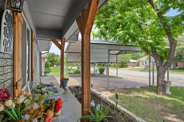 919 S Avenue N, Clifton, TX 76634