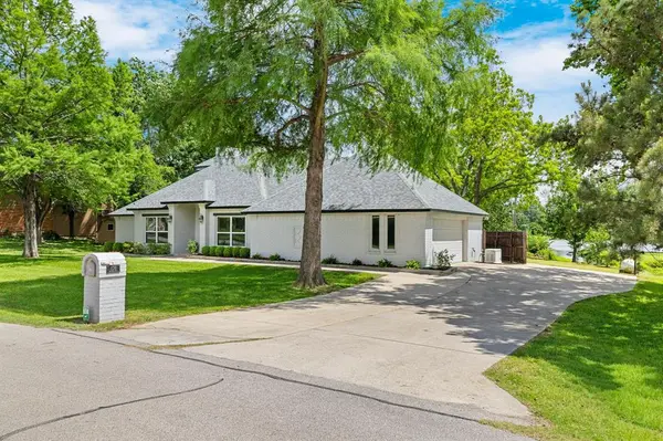 170 Double Oaks Drive, Double Oak, TX 75077