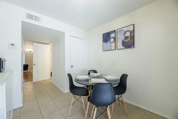2406 Hollandale Circle, Arlington, TX 76010