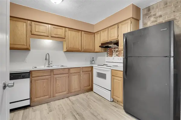 44 E Mountain Creek Drive, Grand Prairie, TX 75052