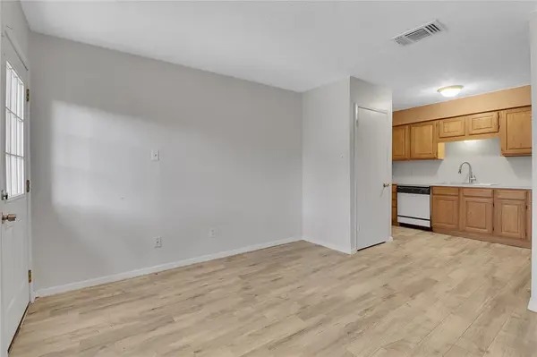 44 E Mountain Creek Drive, Grand Prairie, TX 75052