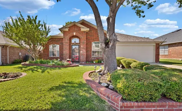 1065 Springhill Drive, Saginaw, TX 76179