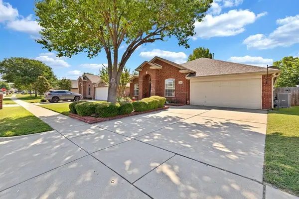 1065 Springhill Drive, Saginaw, TX 76179
