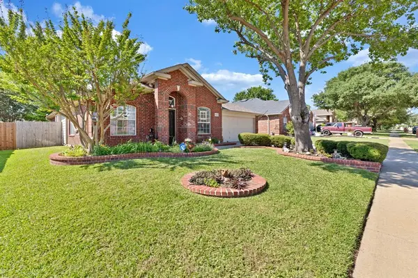 1065 Springhill Drive, Saginaw, TX 76179