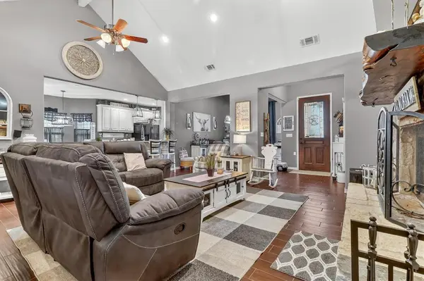 1468 County Road 4015, Savoy, TX 75479