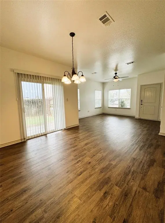 212 Lasso Circle, Mabank, TX 75143