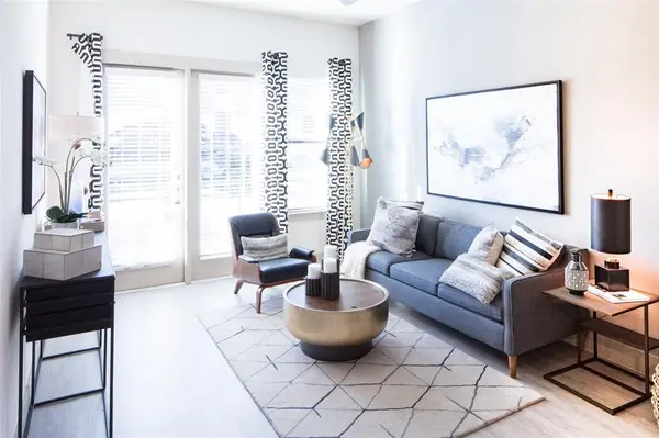 901 N Zang Boulevard #211, Dallas, TX 75208