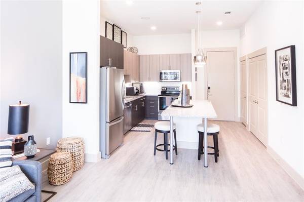 901 N Zang Boulevard #211, Dallas, TX 75208