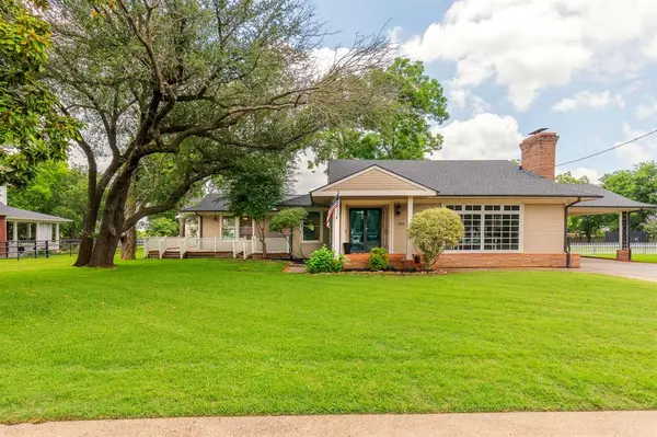 203 E Umphress Street, Van Alstyne, TX 75495