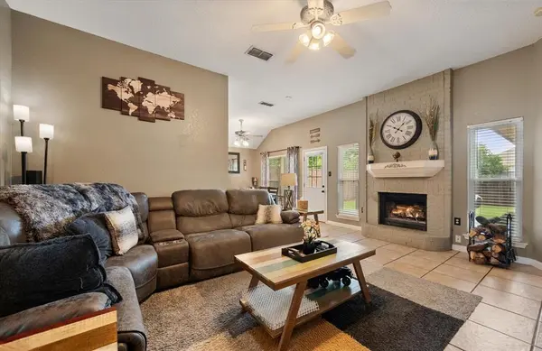 728 Saddle Road, White Settlement, TX 76108