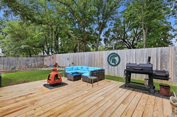 8106 Summerleaf Drive, Arlington, TX 76001
