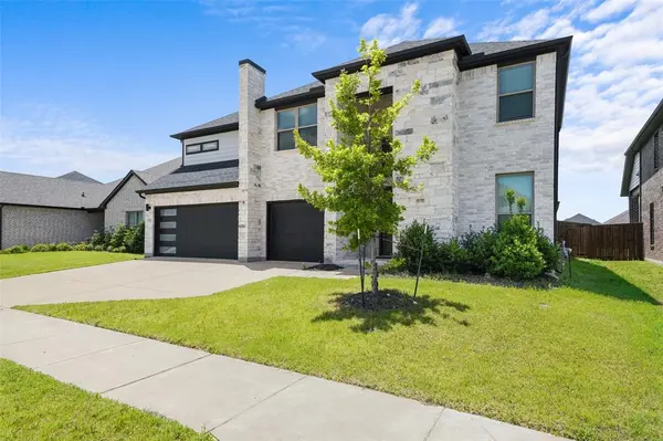 302 Coyote Creek Drive, Lavon, TX 75166