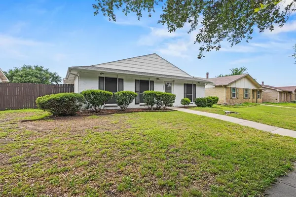 1824 Chamberlain Drive, Carrollton, TX 75007