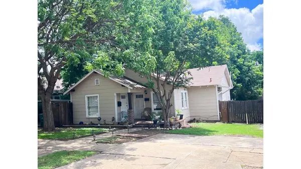 1801 Belle Place, Fort Worth, TX 76107